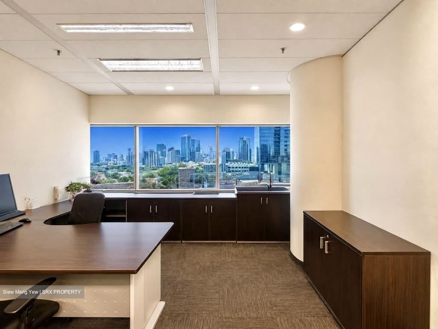 Gateway East (D7), Office #600645381